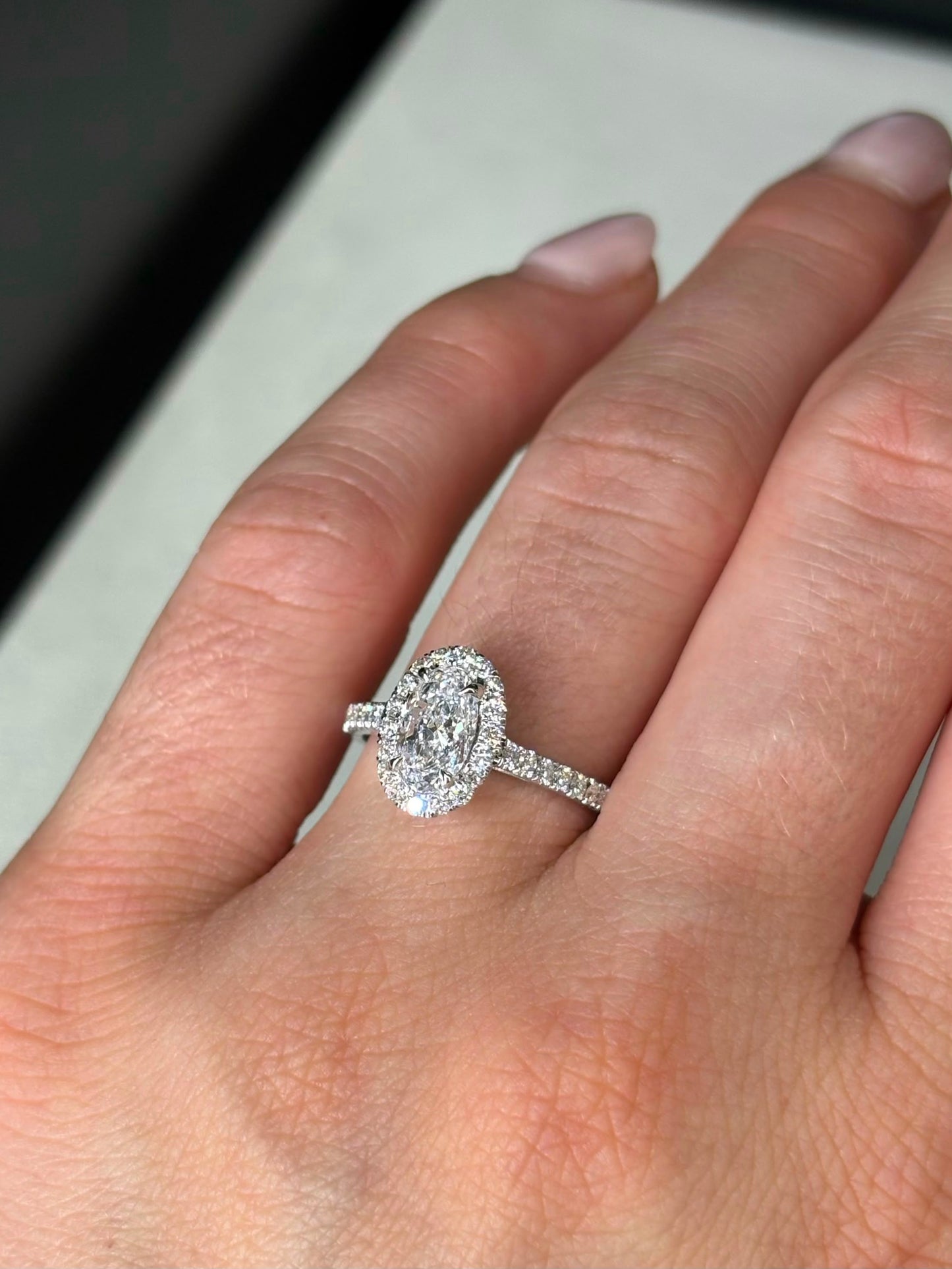 Diamond Ring 0.90 ct Oval Cut D VS2