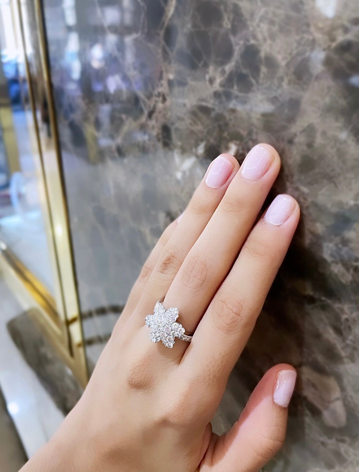 Diamantring in Blumenfassung 2,19 ct G VVS1